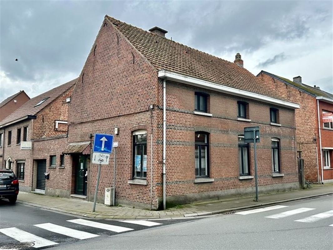 Te renoveren woning met 3 slaapkamers.