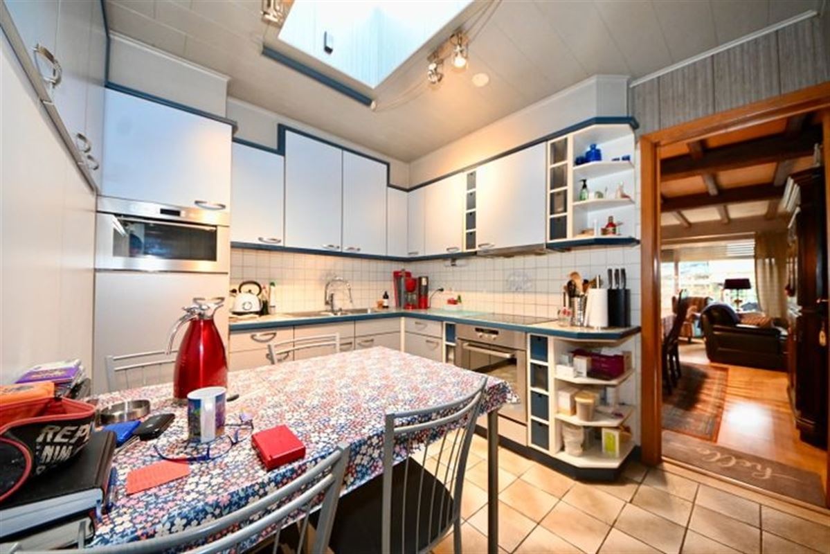 Te renoveren laagbouw met 3 slaapkamers, tuin en garage. 