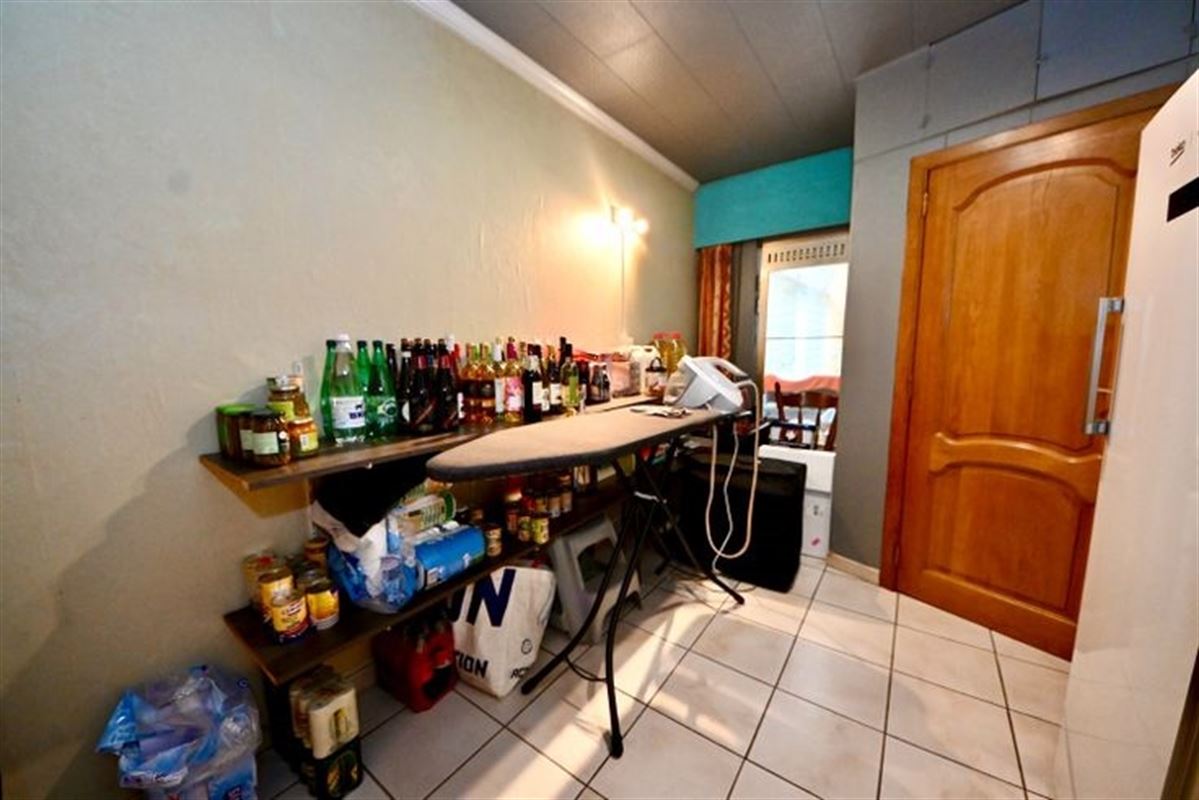 Te renoveren laagbouw met 3 slaapkamers, tuin en garage. 