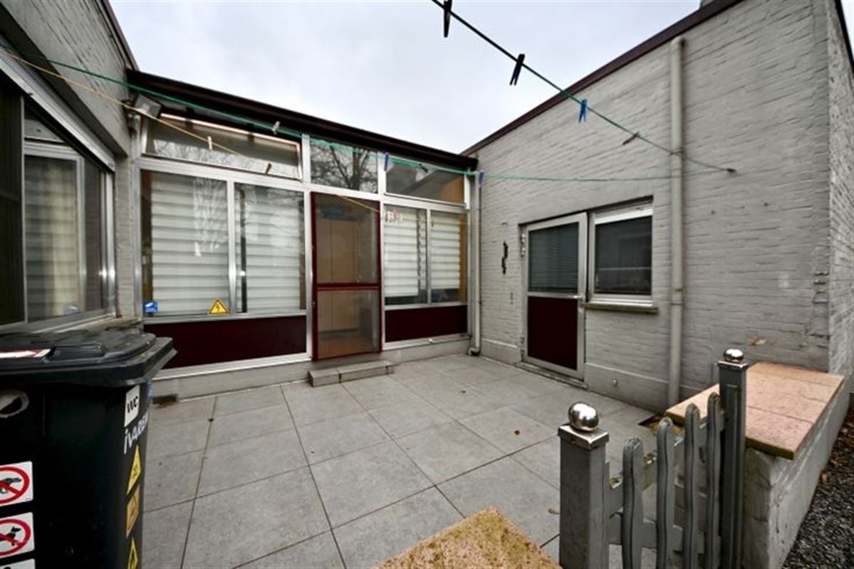 Te renoveren laagbouw met 3 slaapkamers, tuin en garage. 