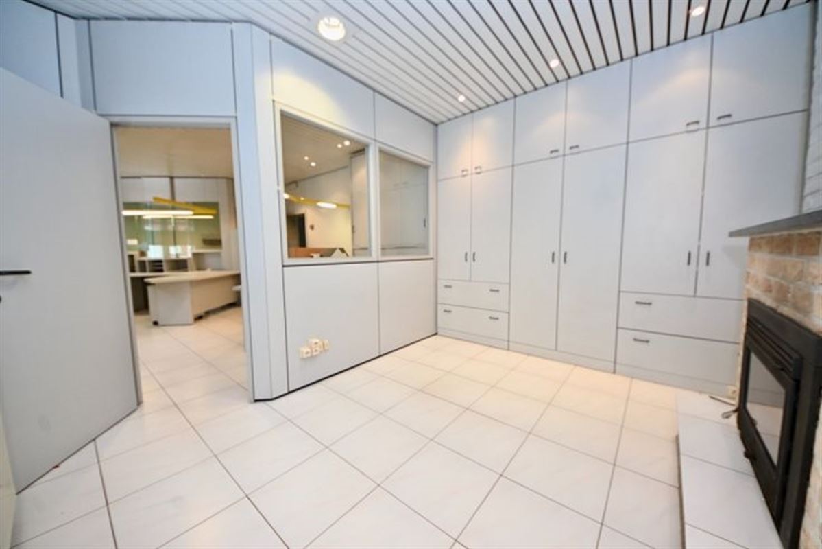 Te renoveren woning met 3 slaapkamers.