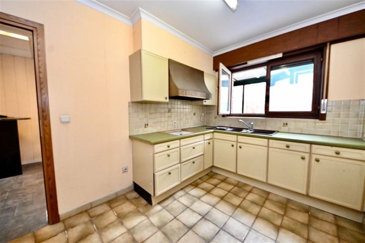 Te renoveren woning met 3 slaapkamers.