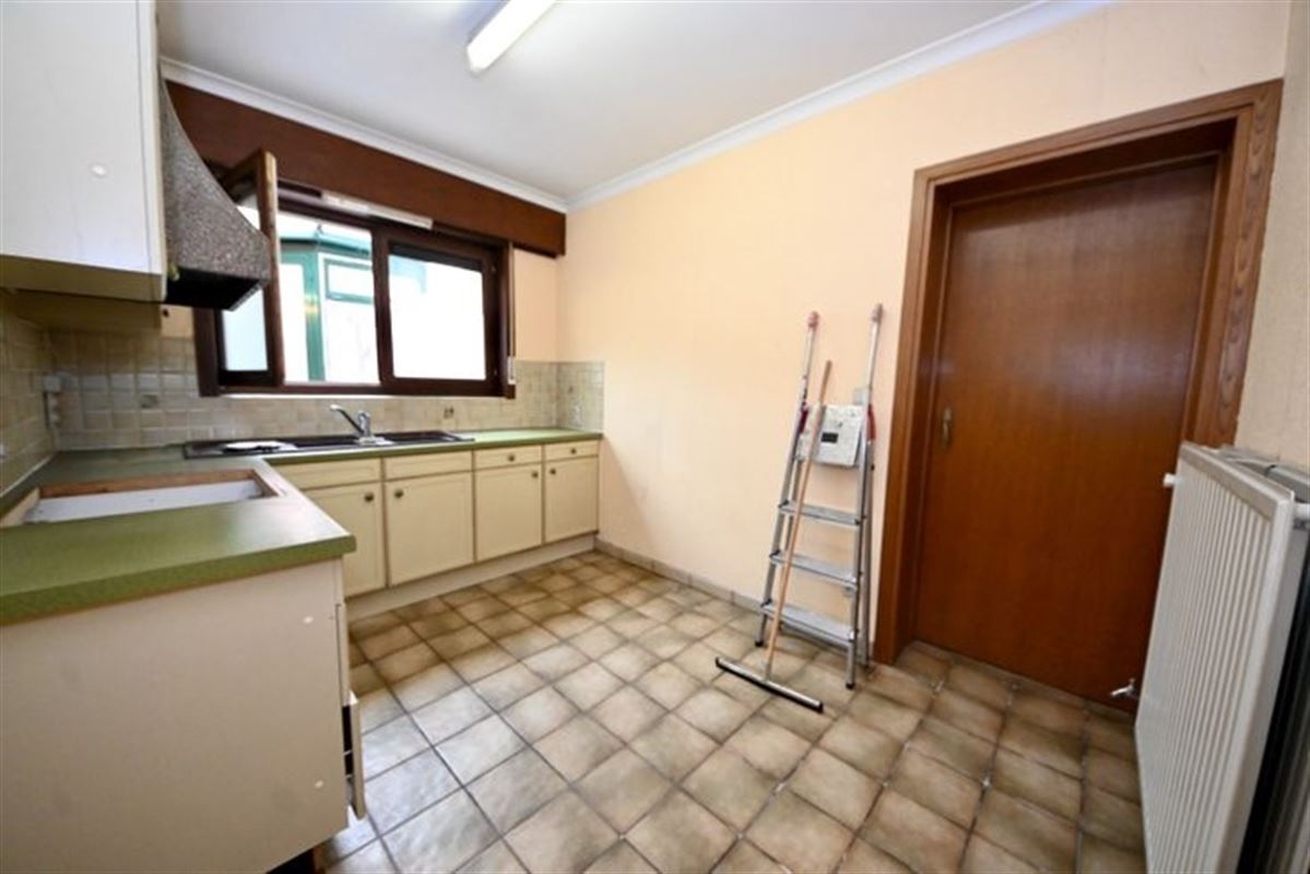 Te renoveren woning met 3 slaapkamers.