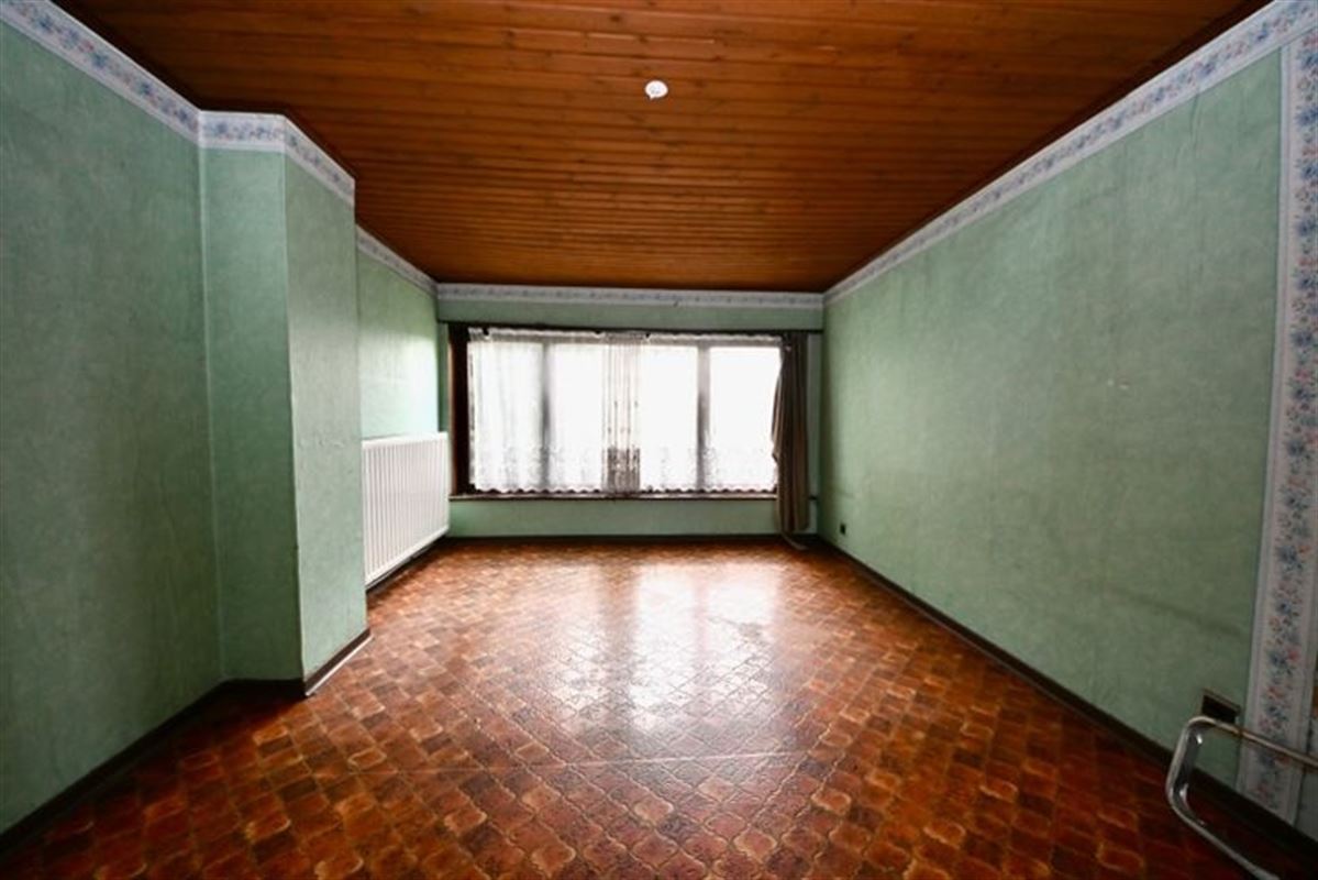 Te renoveren woning met 2 slaapkamers en tuin.