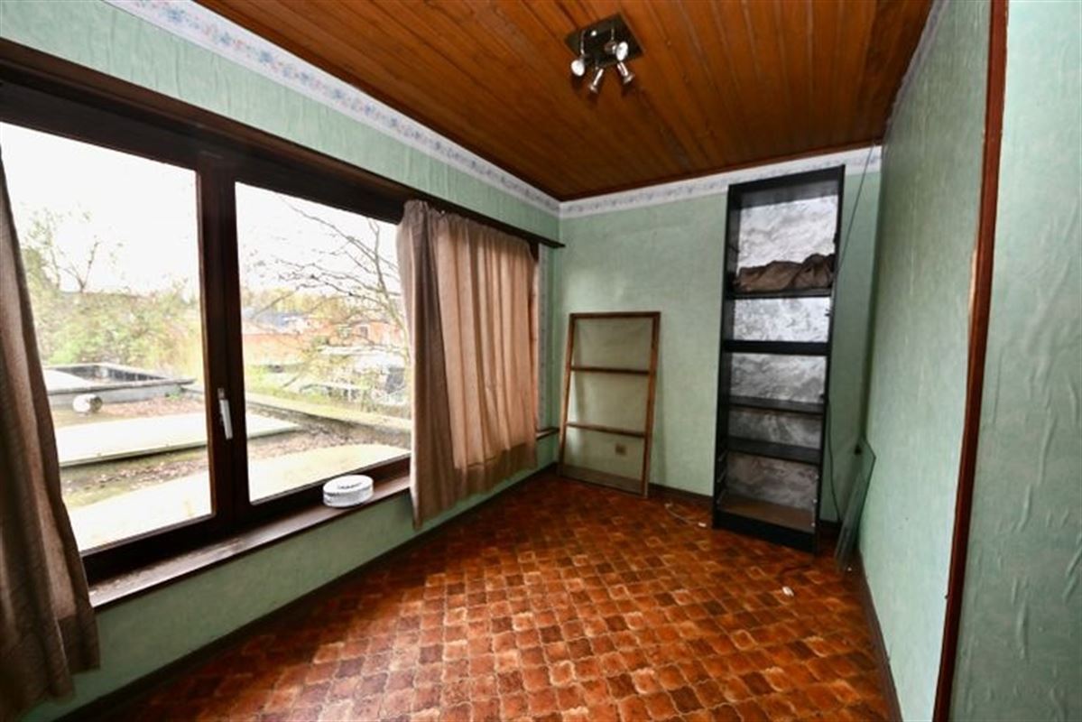 Te renoveren woning met 2 slaapkamers en tuin.