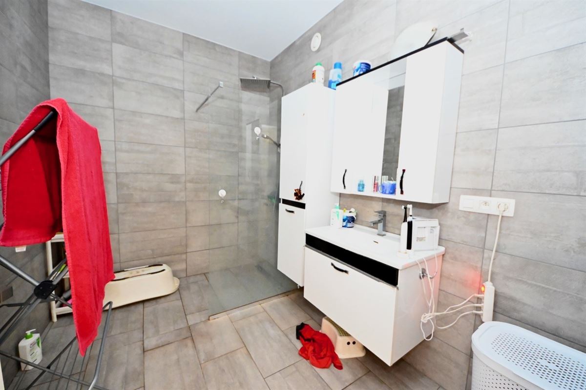 Gelijkvloers appartement met 2 slaapkamers en terras. 