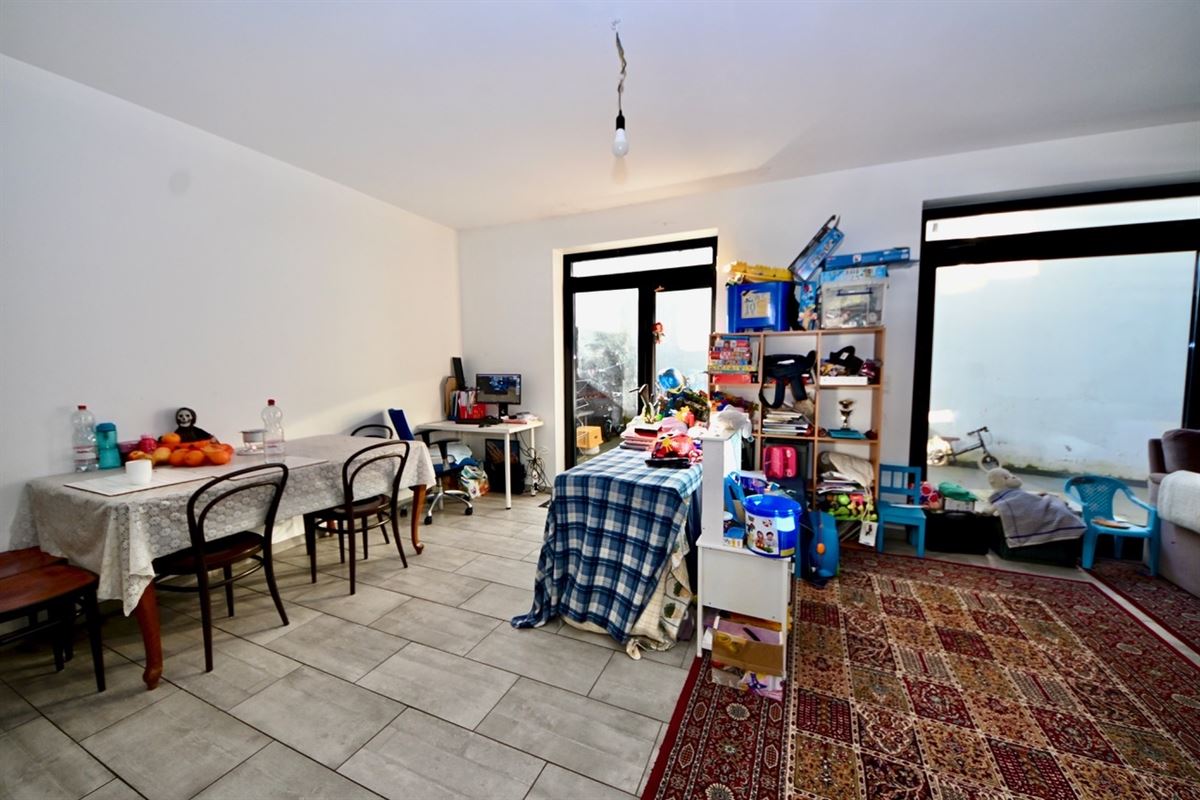 Gelijkvloers appartement met 2 slaapkamers en terras. 