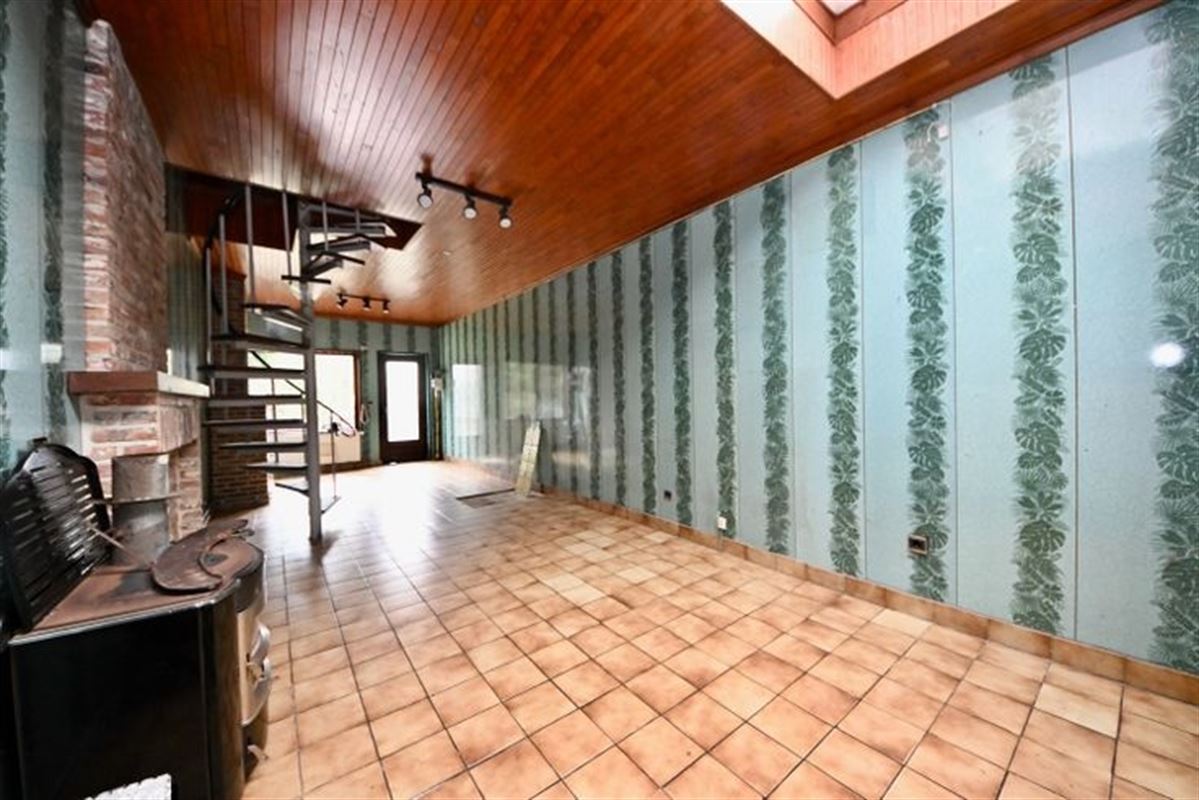 Te renoveren woning met 2 slaapkamers en tuin.