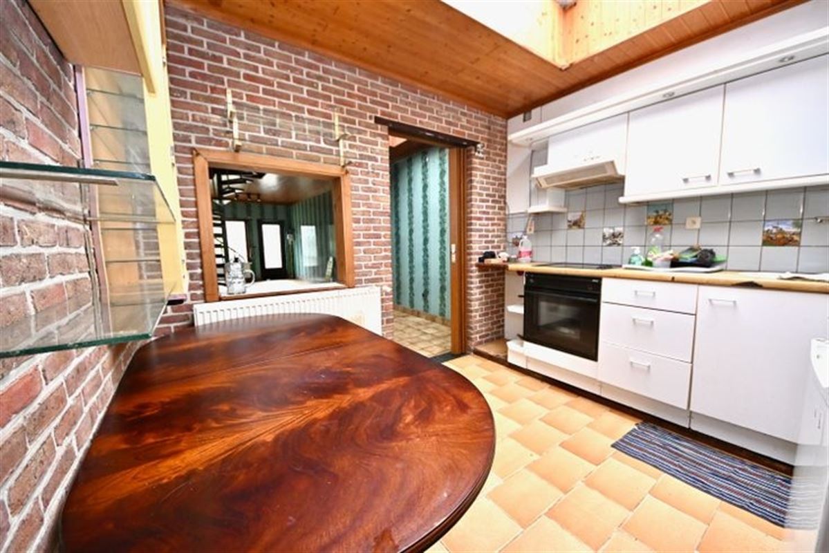 Te renoveren woning met 2 slaapkamers en tuin.