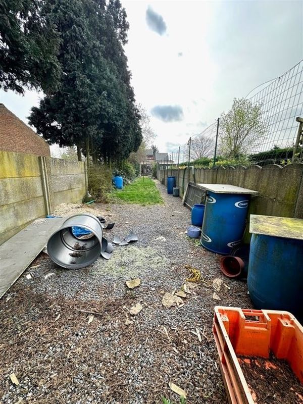 Te renoveren woning met 2 slaapkamers en tuin.