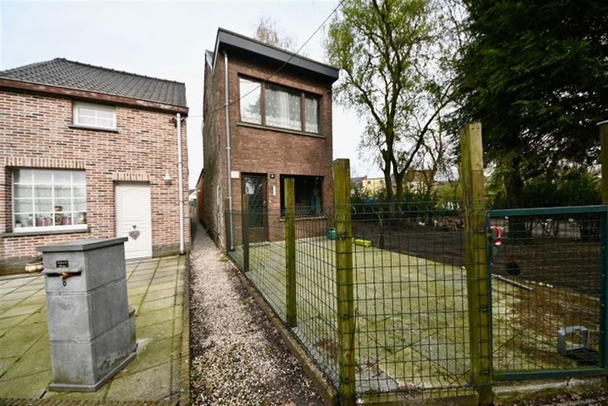 Te renoveren woning met 2 slaapkamers en tuin.