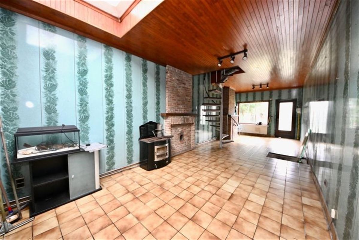 Te renoveren woning met 2 slaapkamers en tuin.