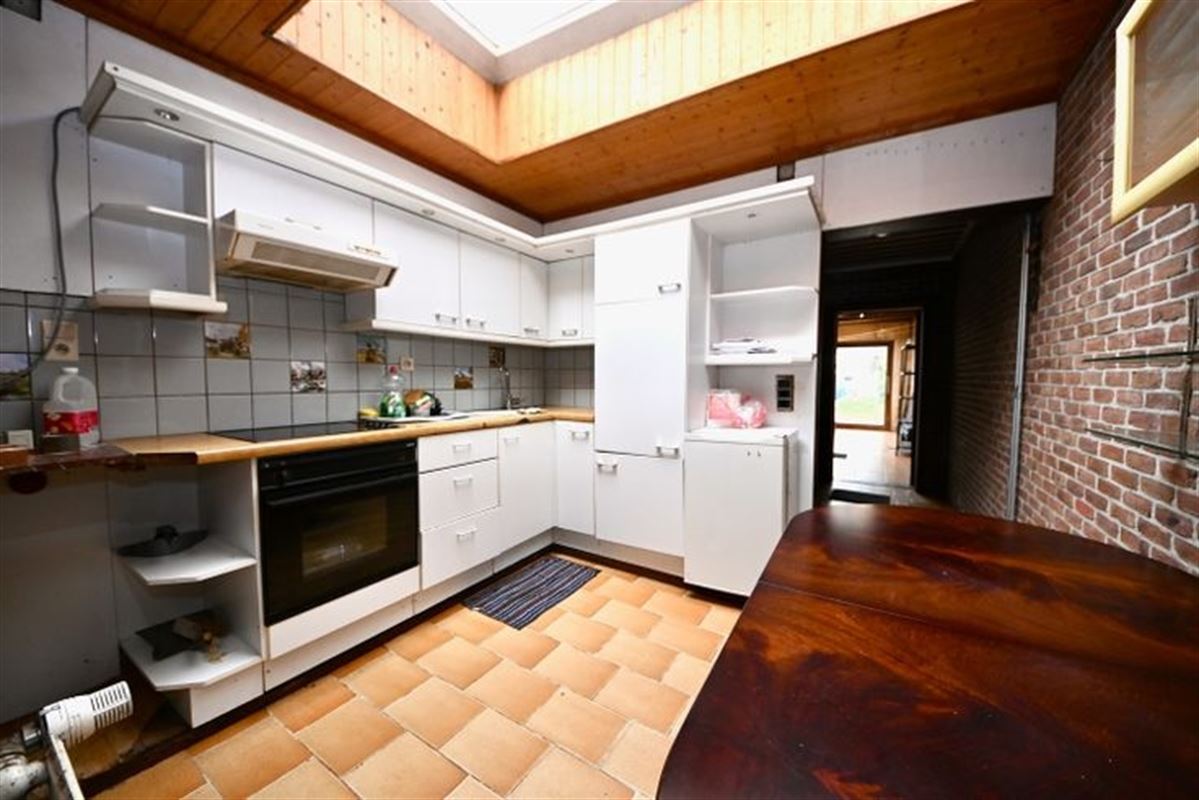 Te renoveren woning met 2 slaapkamers en tuin.