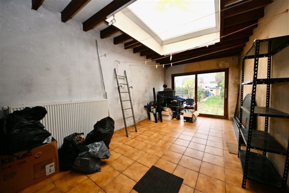 Te renoveren woning met 2 slaapkamers en tuin.