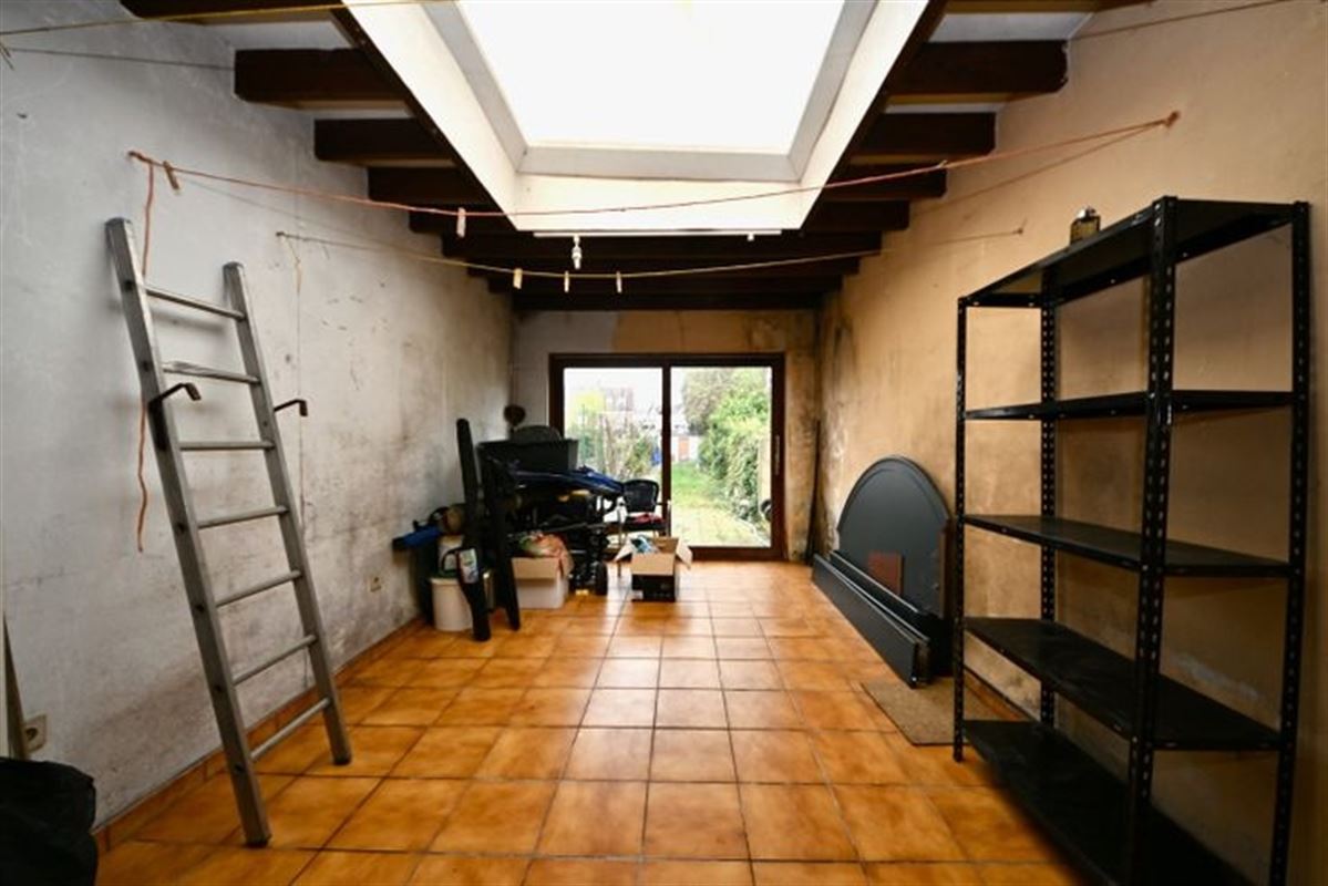 Te renoveren woning met 2 slaapkamers en tuin.