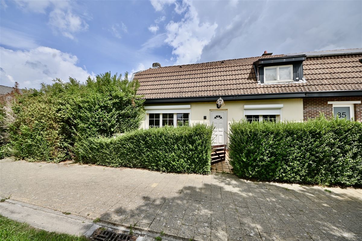 Te renoveren woning met 2 slaapkamers en tuin. 