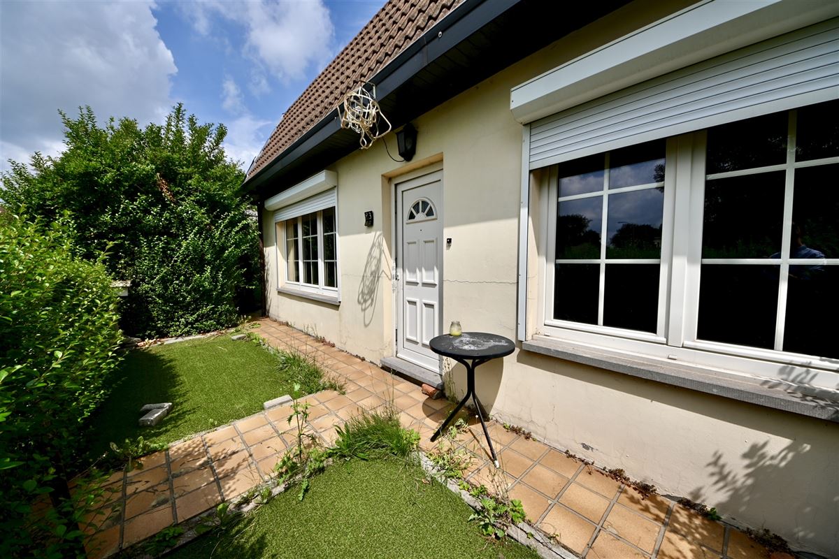 Te renoveren woning met 2 slaapkamers en tuin. 
