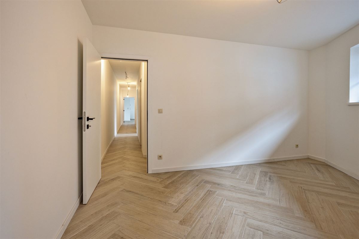 Instapklaar gelijkvloers appartement met 2 slaapkamers.