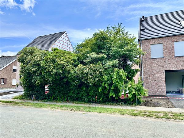 Bouwgrond te koop. 