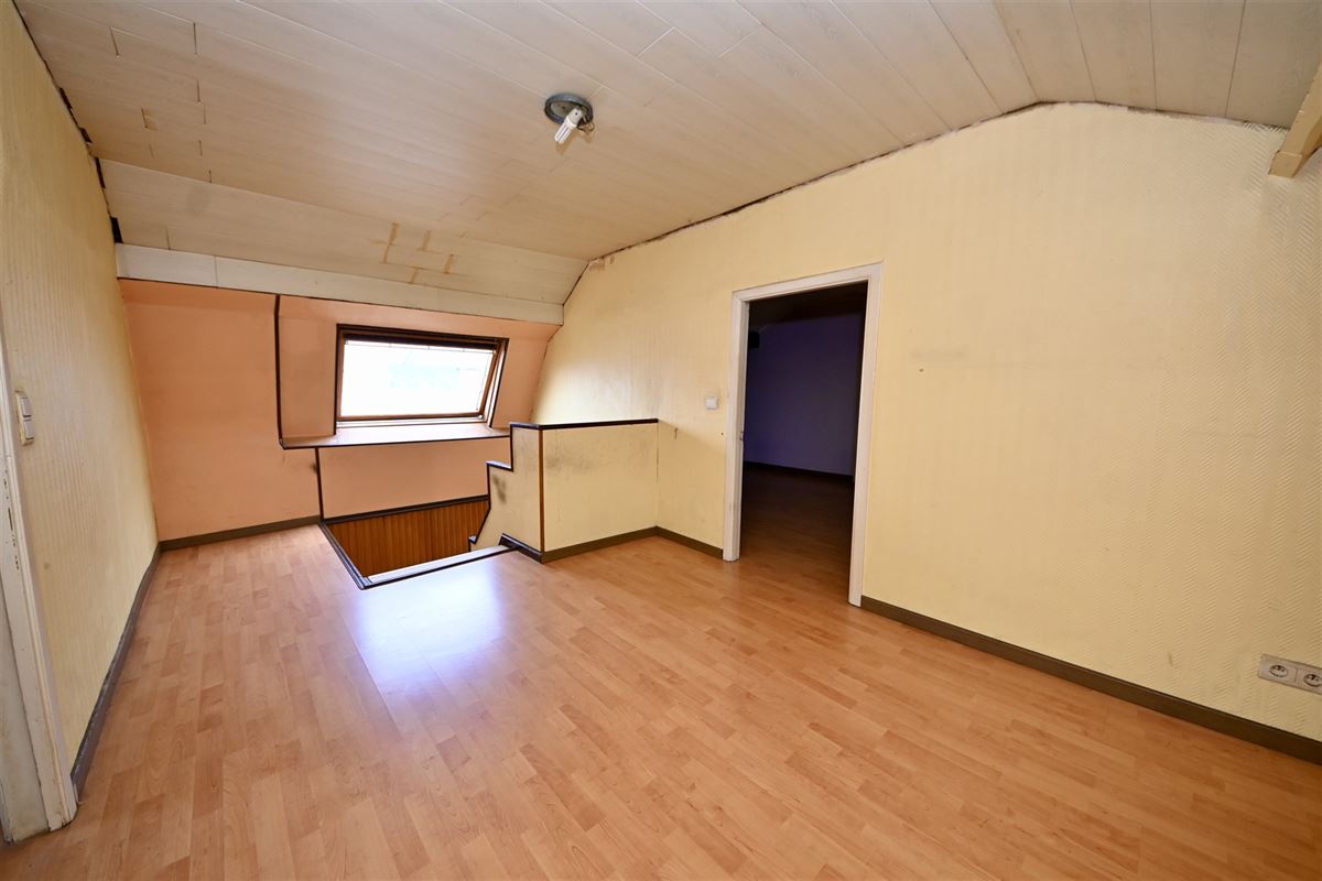 Te renoveren woning met 2 slaapkamers en tuin. 