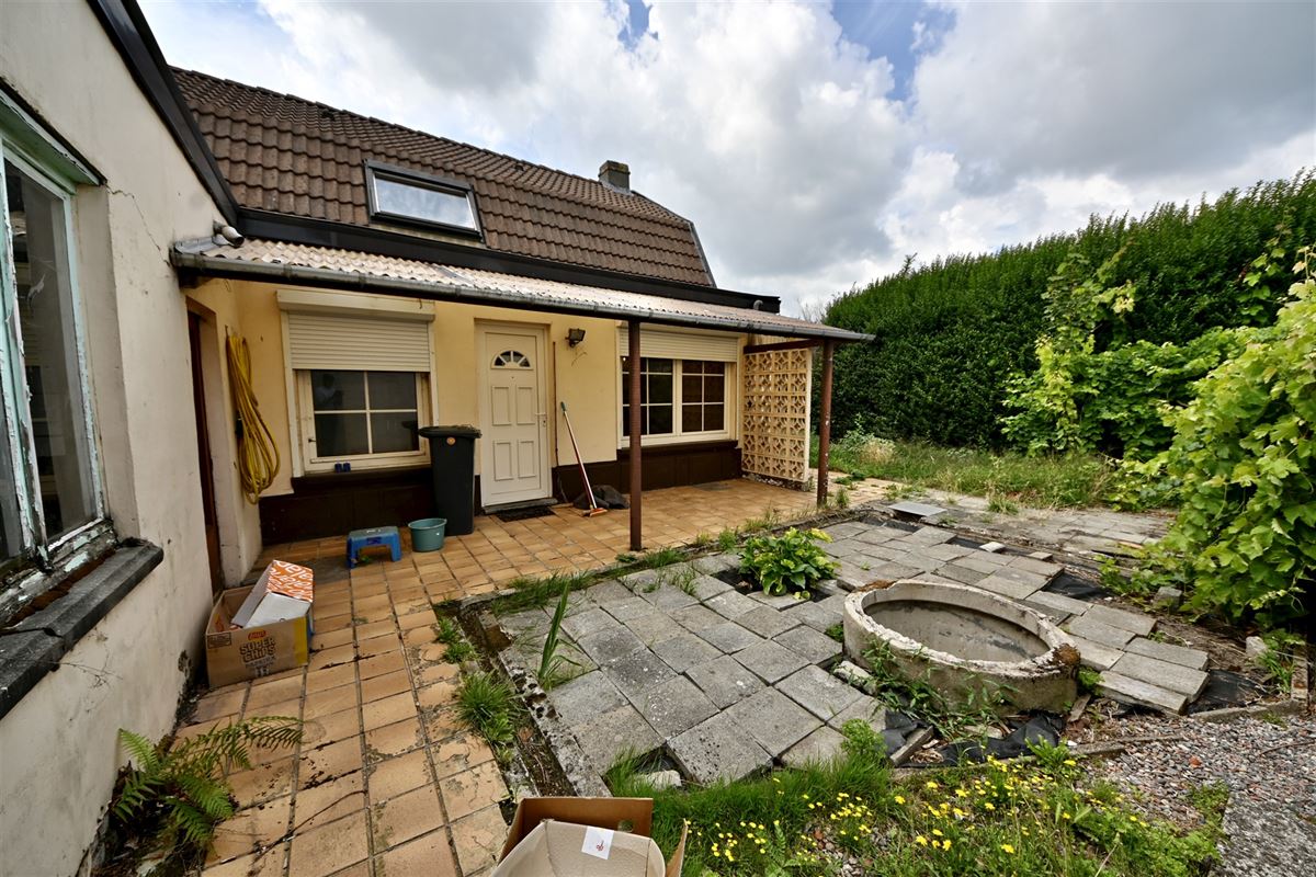 Te renoveren woning met 2 slaapkamers en tuin. 