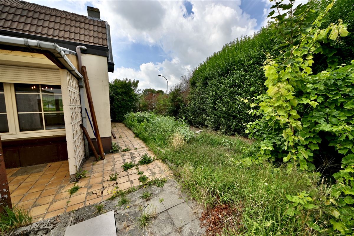 Te renoveren woning met 2 slaapkamers en tuin. 
