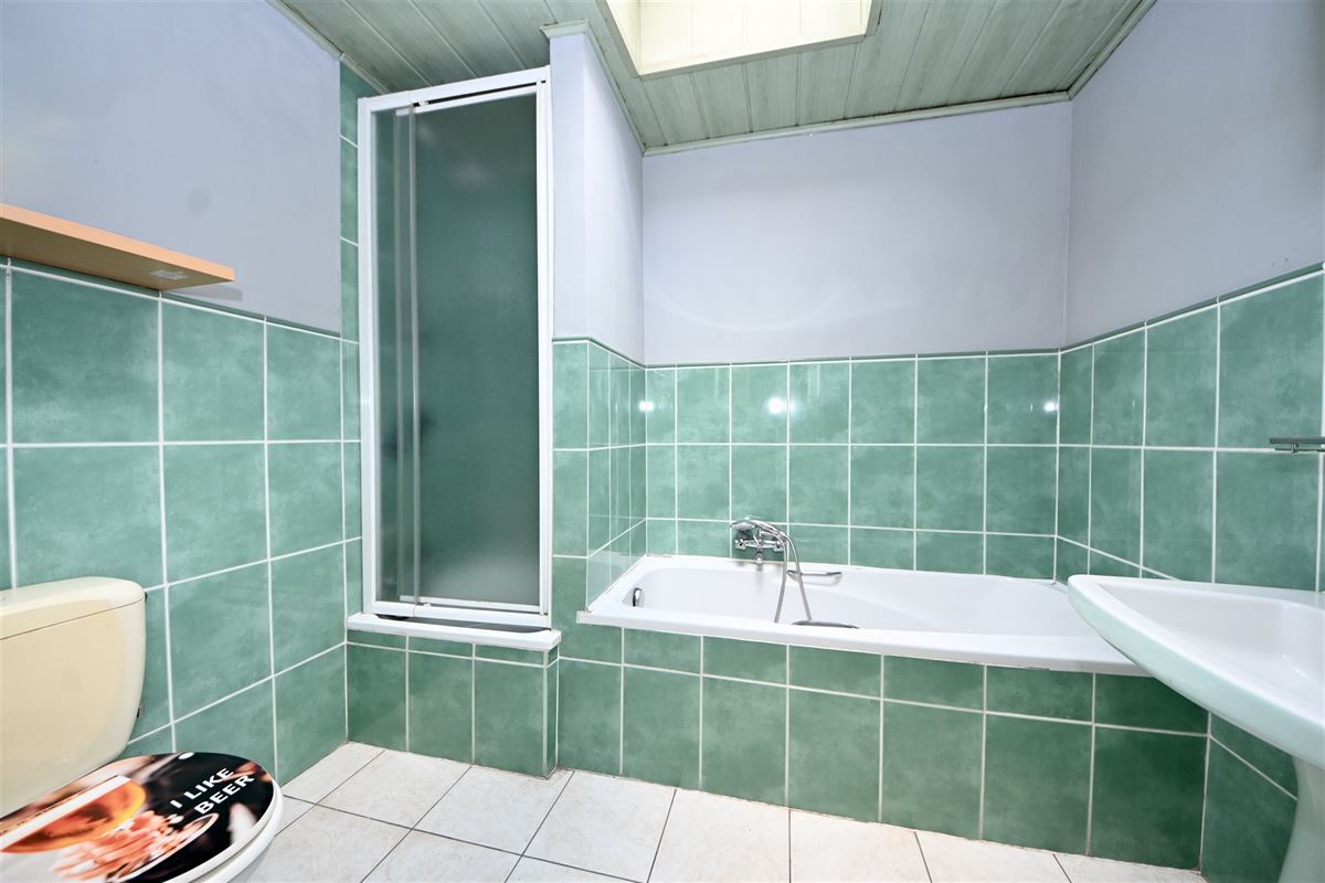 Te renoveren woning met 2 slaapkamers en tuin. 