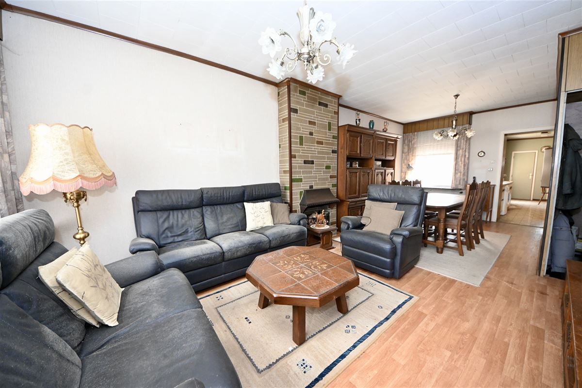 Te renoveren woning met 2 (mogelijk 3) slaapkamers en tuin.
