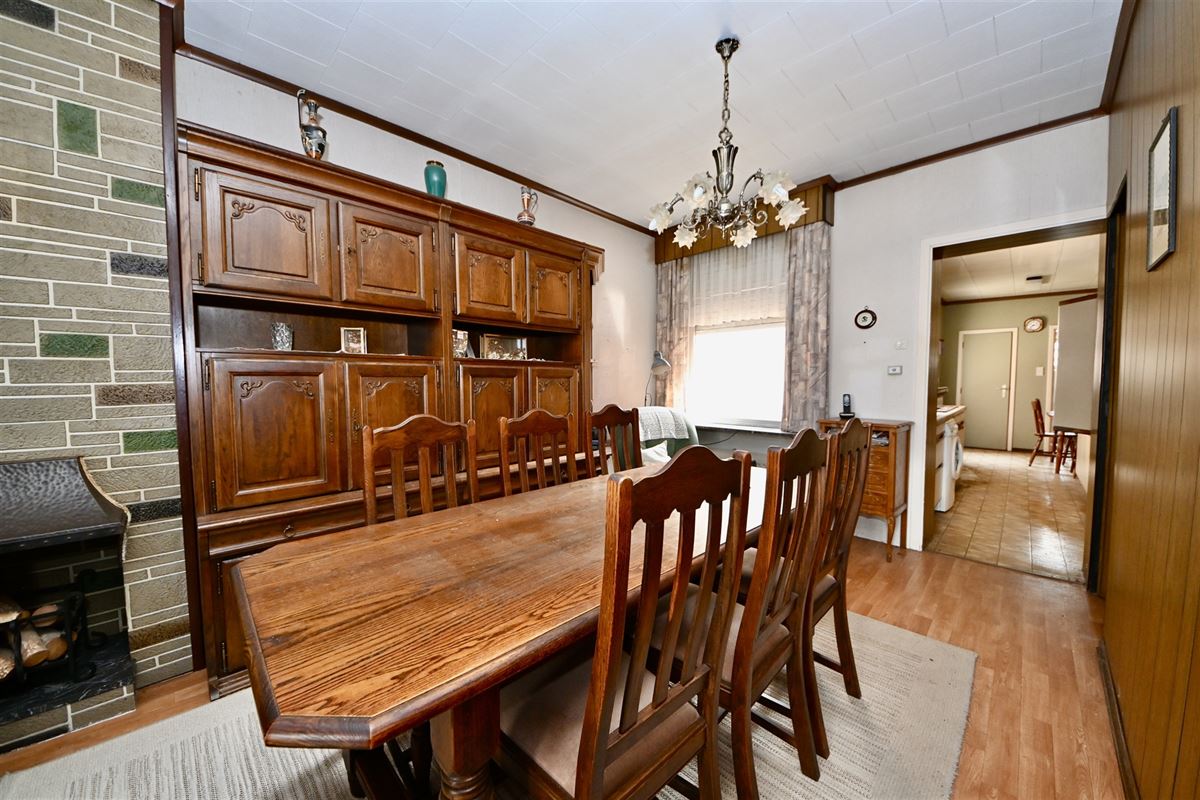 Te renoveren woning met 2 (mogelijk 3) slaapkamers en tuin.