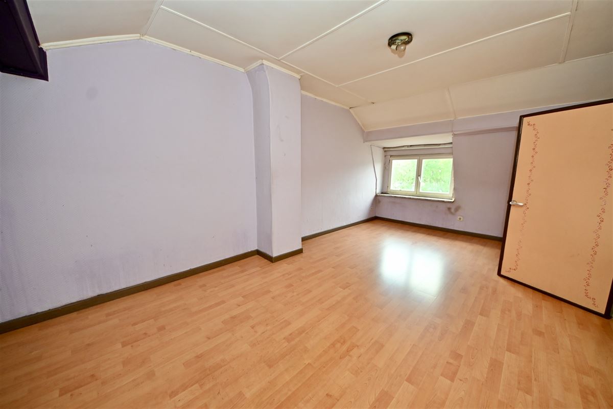Te renoveren woning met 2 slaapkamers en tuin. 