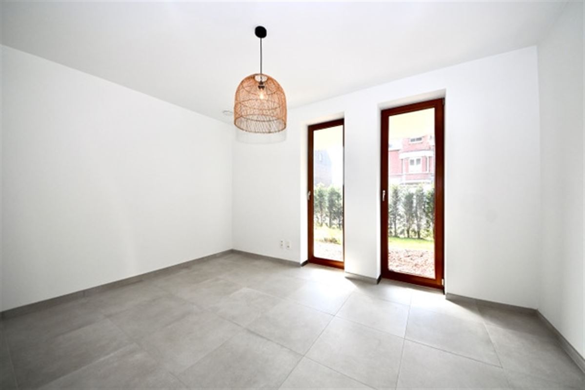 Appartement met 2 slaapkamers, tuin en staanplaats. 