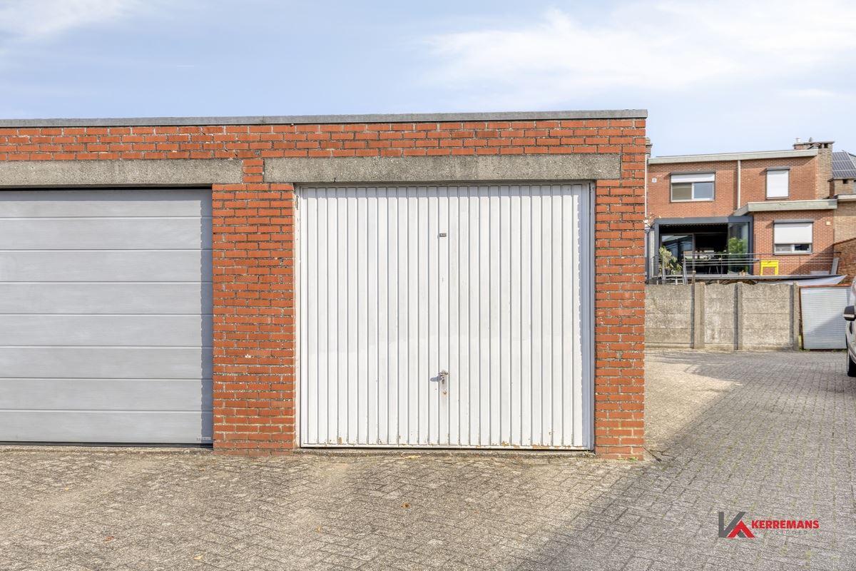 Appartement met 2 slaapkamers, terras en garage. 