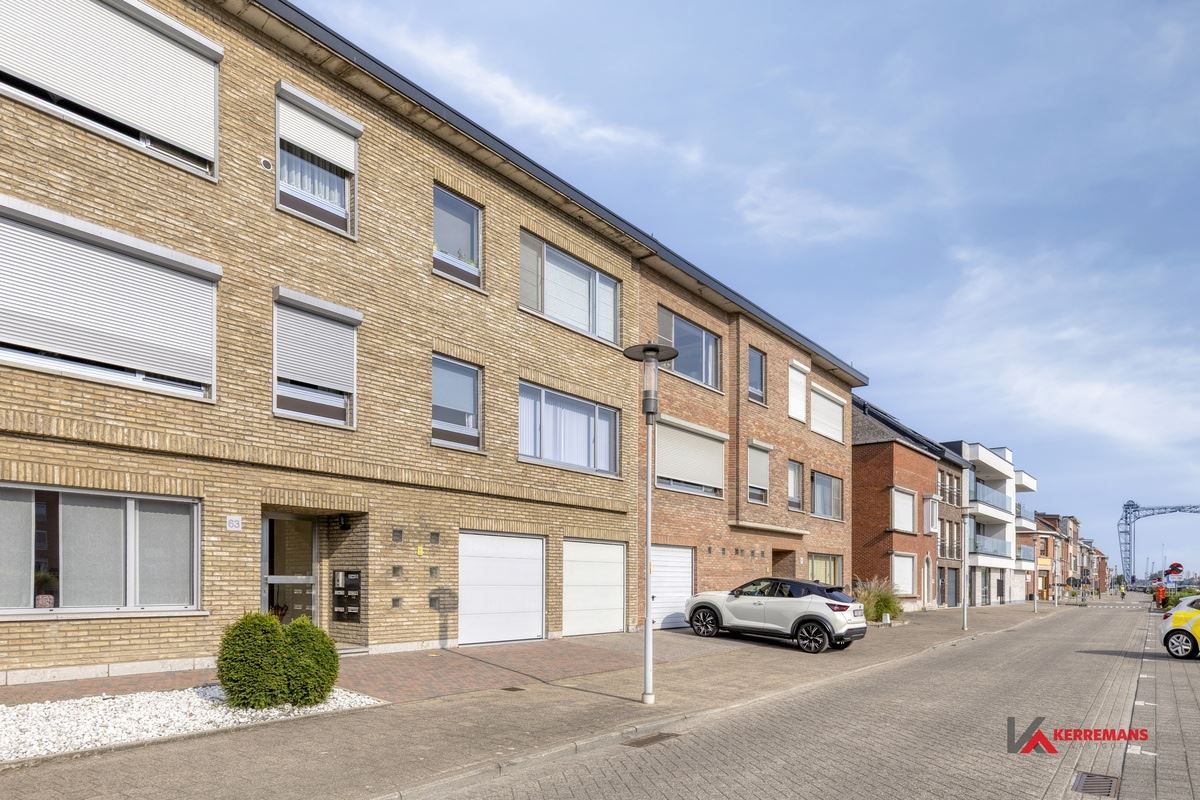 Appartement met 2 slaapkamers, terras en garage. 