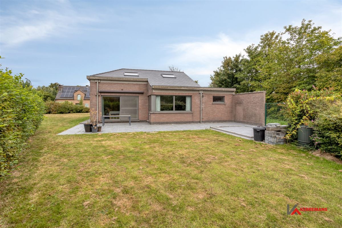 Woning met 3 slaapkamers, garage en tuin. 