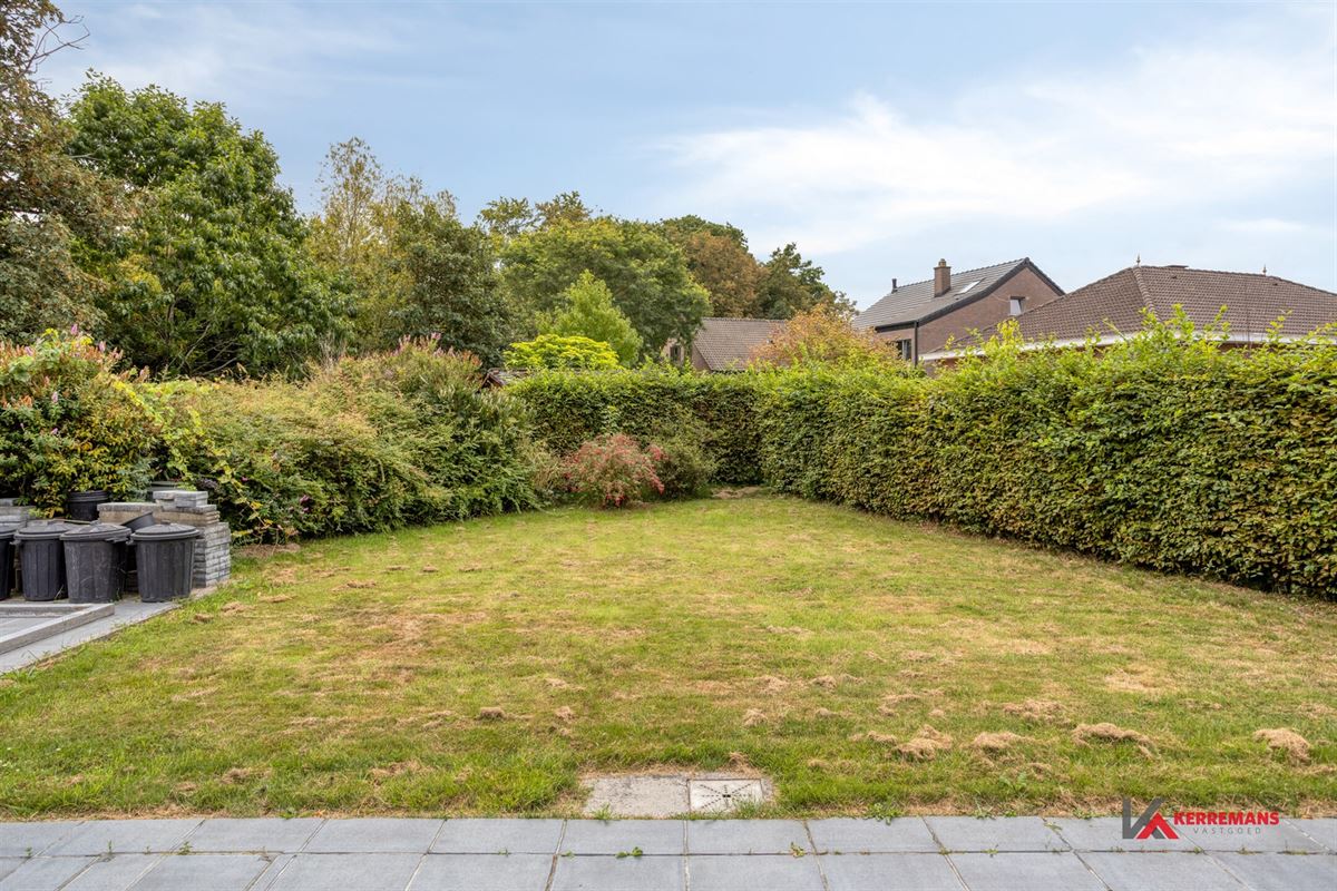 Woning met 3 slaapkamers, garage en tuin. 