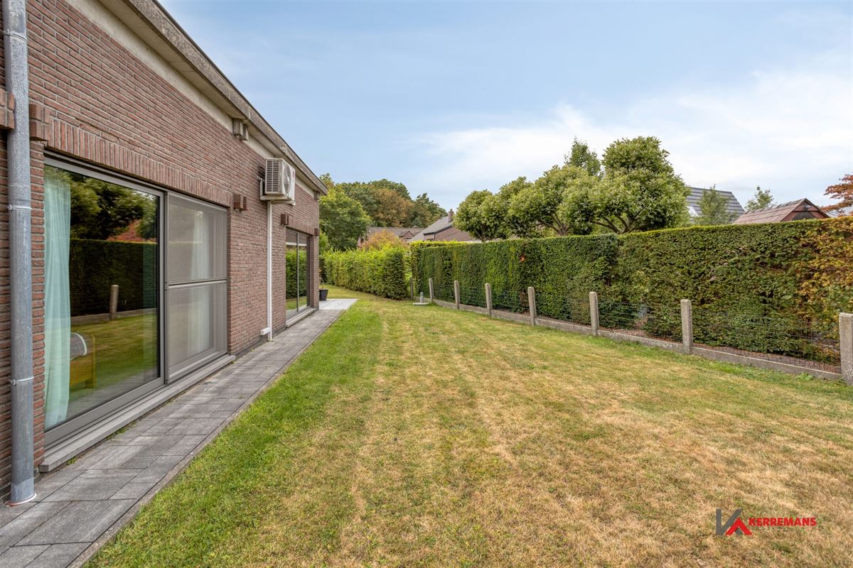 Woning met 3 slaapkamers, garage en tuin. 