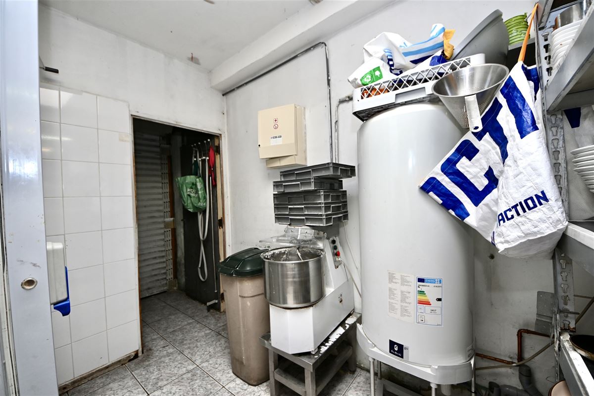 Handelspand met restaurant en appartement