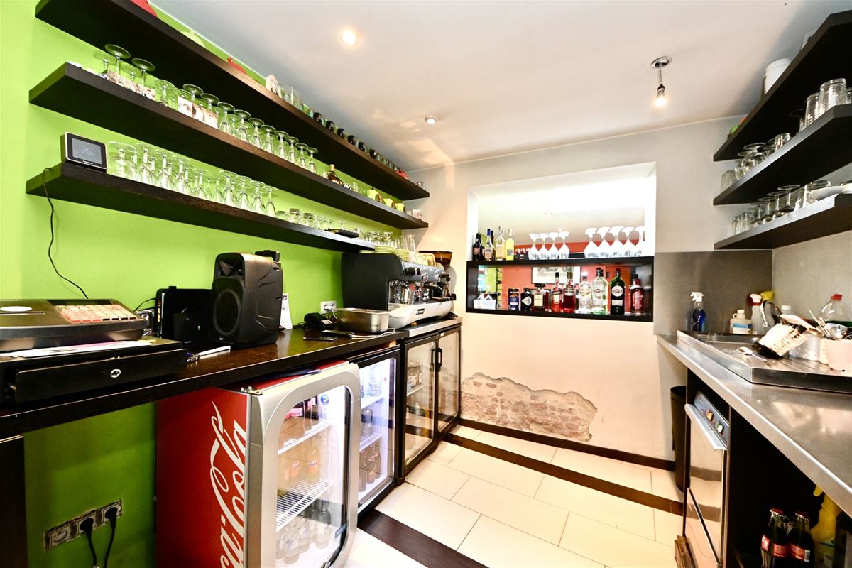 Handelspand met restaurant en appartement