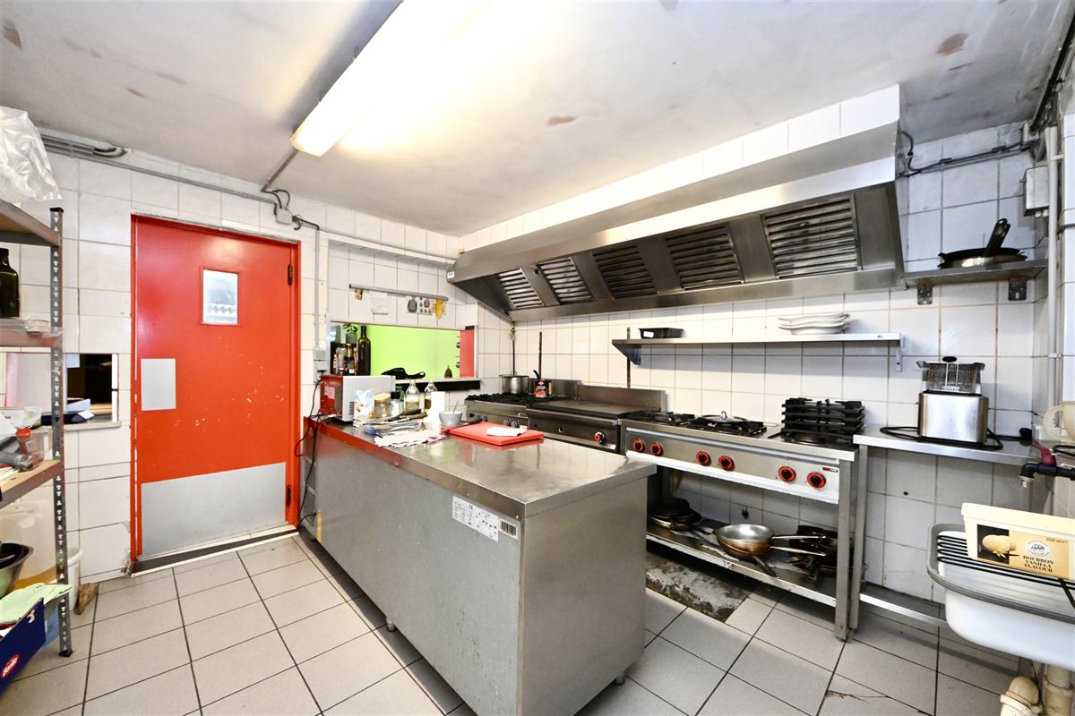 Handelspand met restaurant en appartement