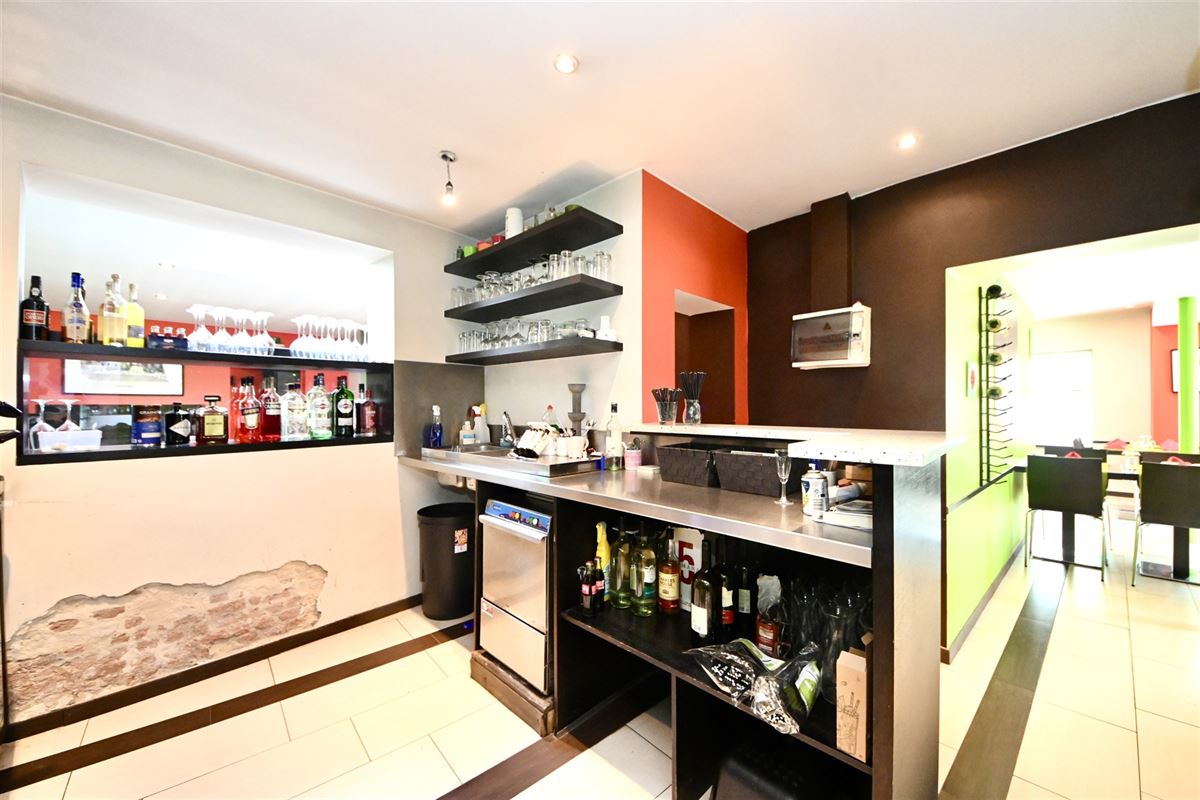 Handelspand met restaurant en appartement