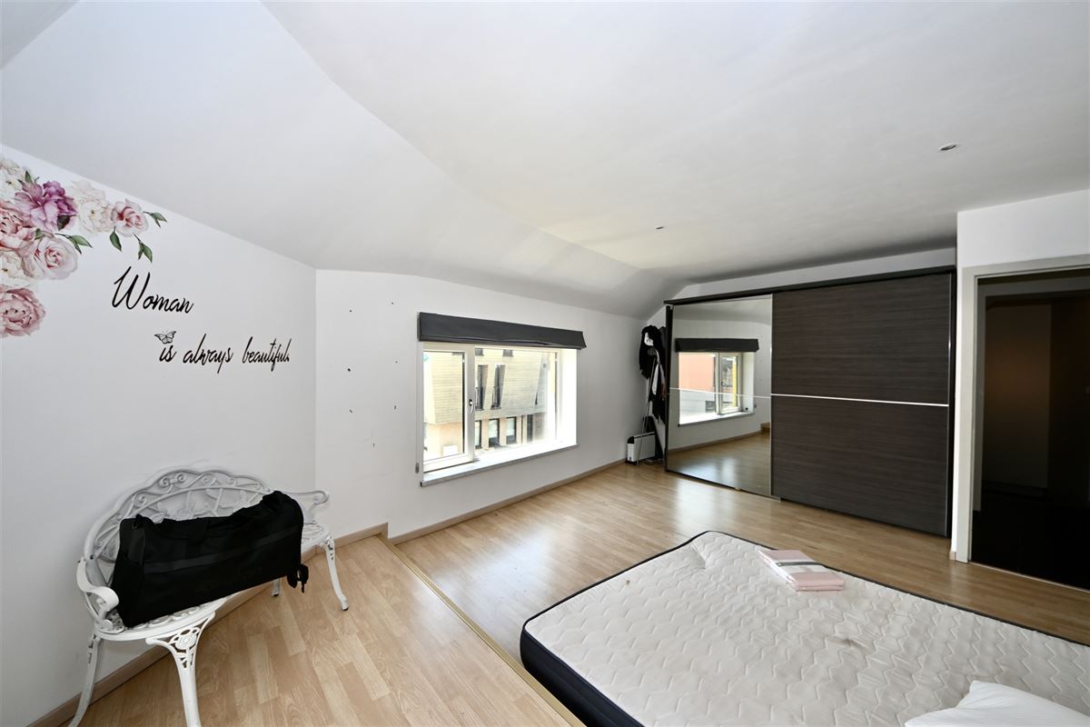 Handelspand met restaurant en appartement