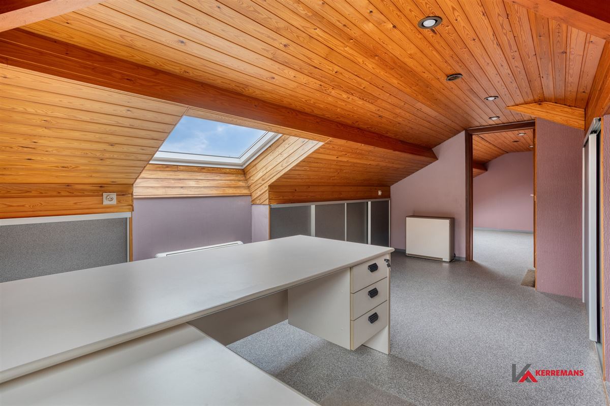 Woning met 3 slaapkamers, garage en tuin. 