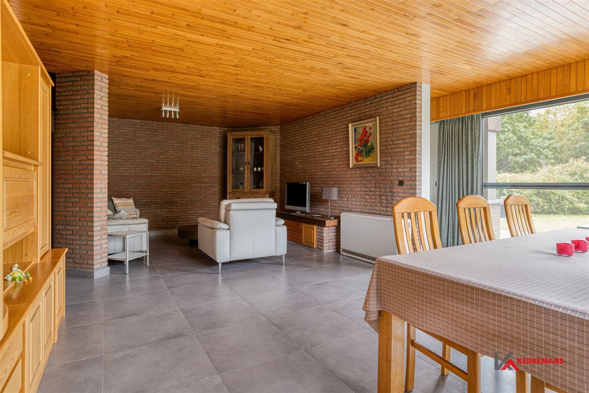 Woning met 3 slaapkamers, garage en tuin. 