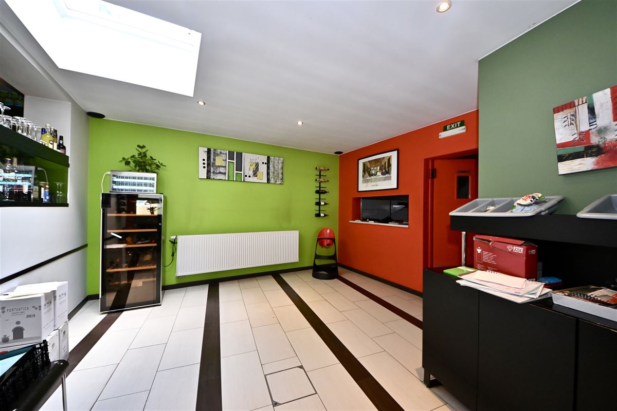 Handelspand met restaurant en appartement