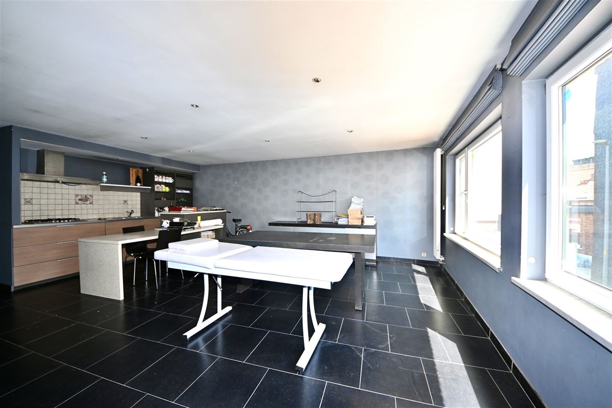 Handelspand met restaurant en appartement