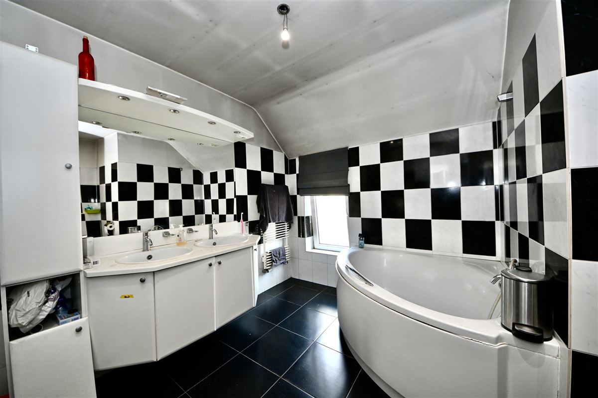 Handelspand met restaurant en appartement