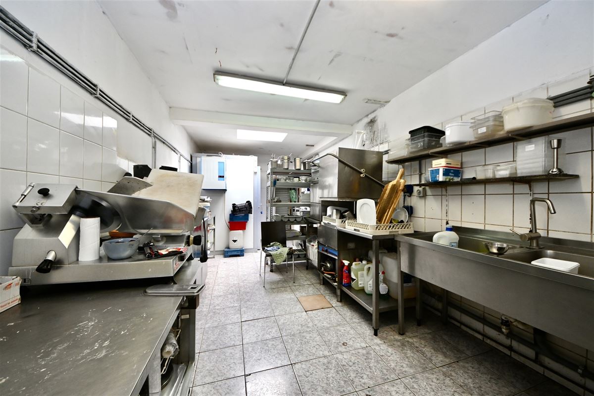 Handelspand met restaurant en appartement