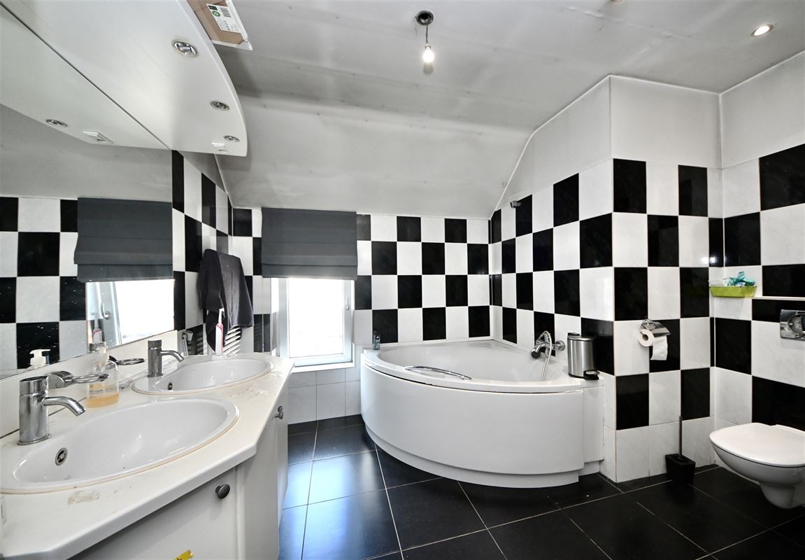 Handelspand met restaurant en appartement