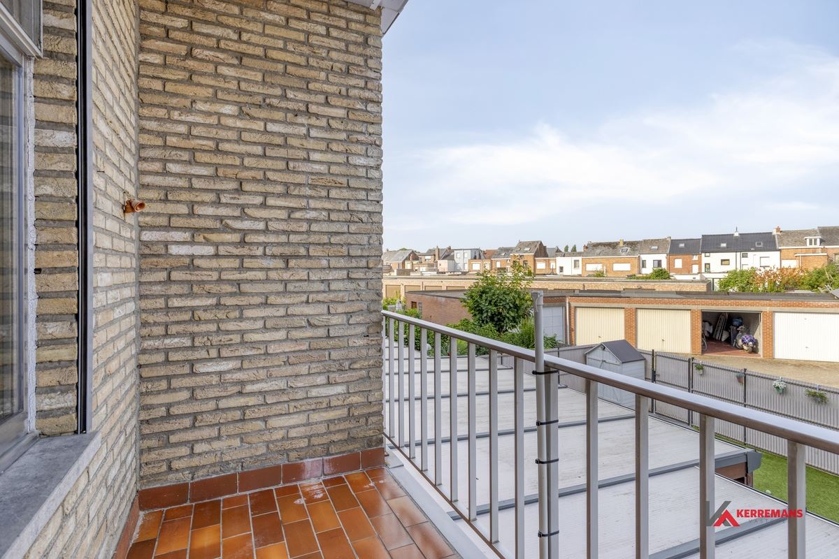 Appartement met 2 slaapkamers, terras en garage. 