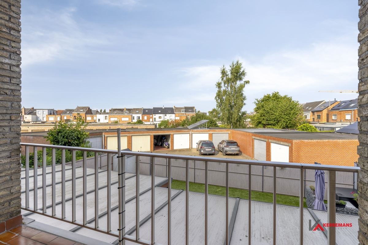 Appartement met 2 slaapkamers, terras en garage. 